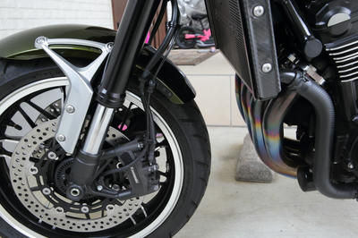 Z900RSにフロントフェンダーのエクステンダーを装着