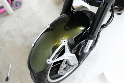 Z900RSにフロントフェンダーのエクステンダーを装着