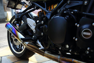Z900RSにカーボンブラックのヒールガードを装着