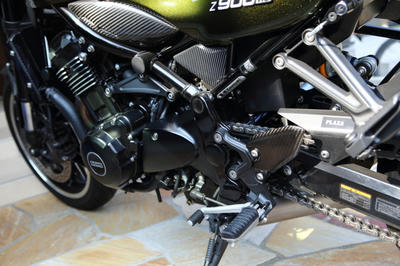 Z900RSにカーボンブラックのヒールガードを装着