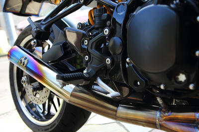 Z900RSにカーボンブラックのヒールガードを装着