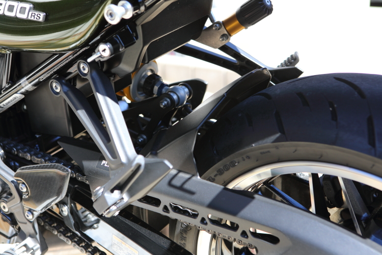Z900RSにエーテックのカーボンリアフェンダーを装着