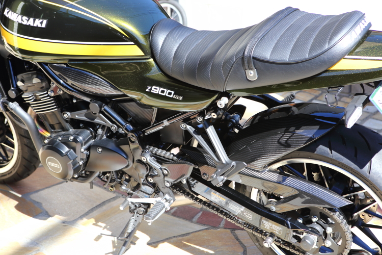 Z900RSにエーテックのカーボンリアフェンダーを装着