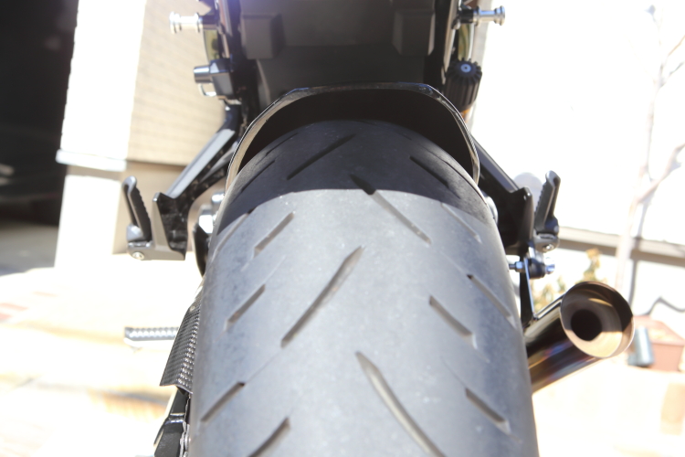 Z900RSにエーテックのカーボンリアフェンダーを装着