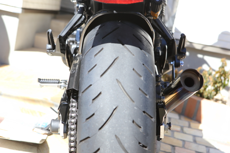 Z900RSにエーテックのカーボンリアフェンダーを装着