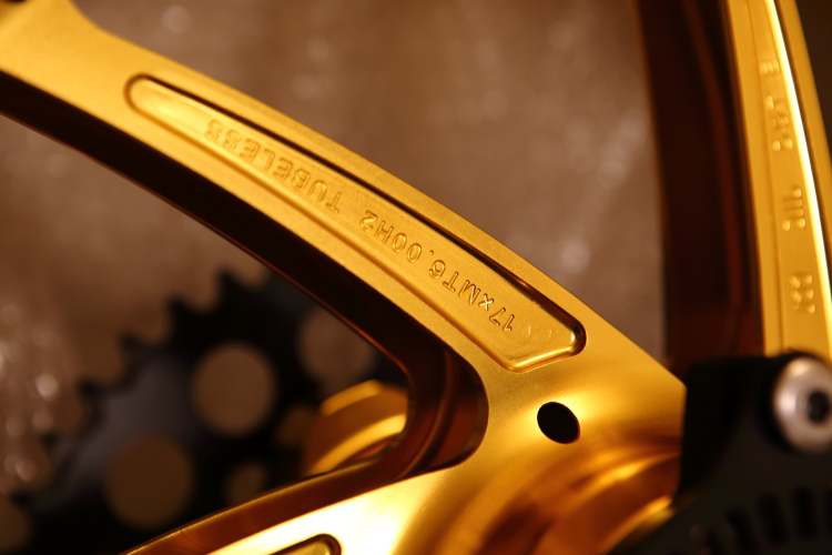 Z900RSのマルケジーニのホイールをコーティング