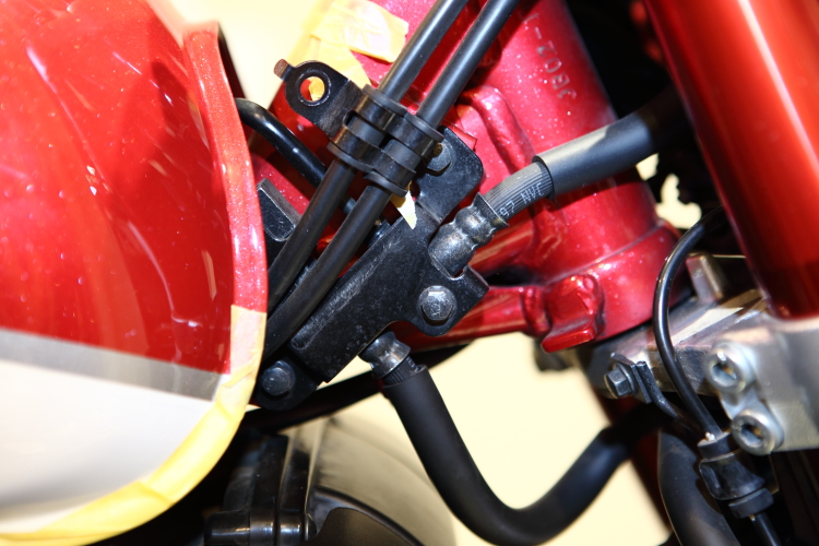 モンキー１２５ABSにブレンボの新カニと１５RCSに換装、ブレーキホース交換
