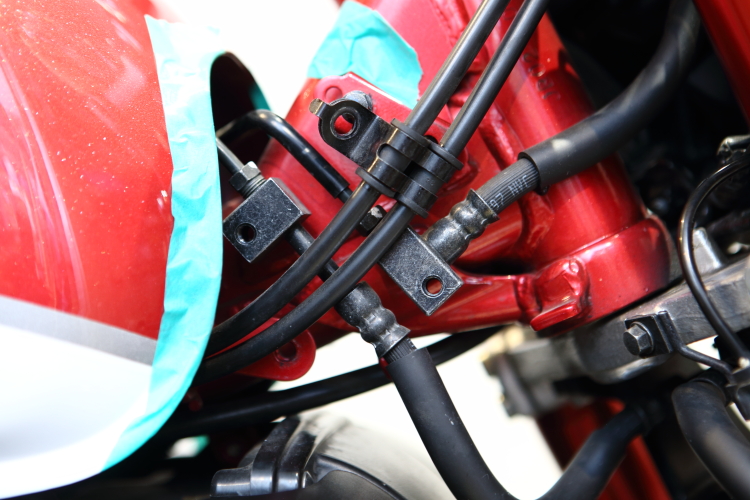 モンキー１２５ABSにブレンボの新カニと１５RCSに換装、ブレーキホース交換