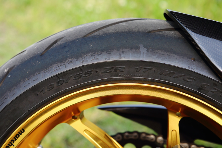 Z900RSにピレリ ディアブロ ロッソコルサⅡを装着