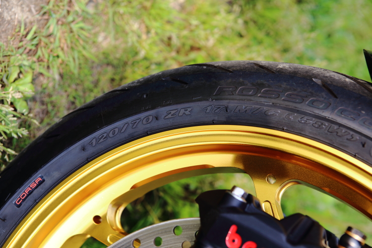 Z900RSにピレリ ディアブロ ロッソコルサⅡを装着