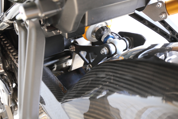 Z900RSの純正リンクプレート