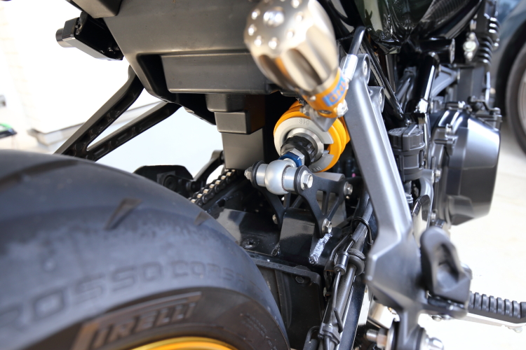 Z900RSにベビーフェイスのリンクプレートを装着