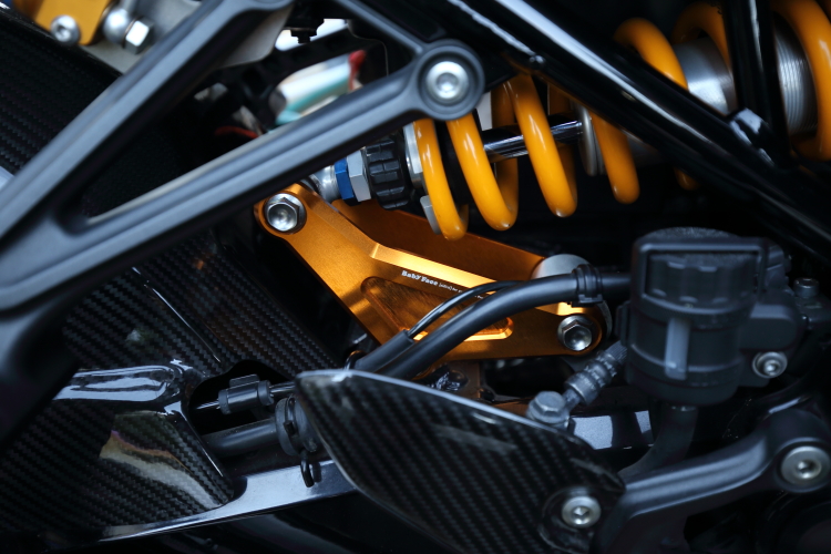 Z900RSにベビーフェイスのリンクプレートを装着