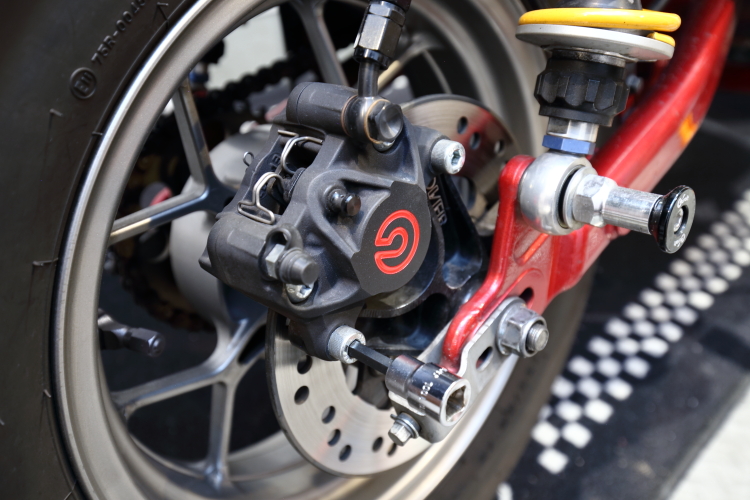 モンキー125のブレンボのパッド交換