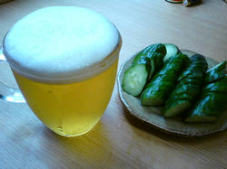 エビスビールと胡瓜のぬか漬け