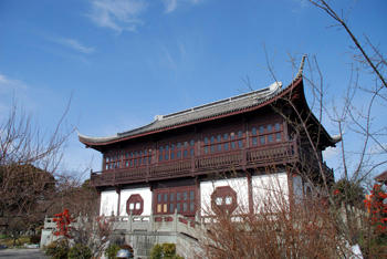 D80館