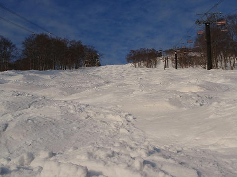 八海山スキー場のこぶ斜面