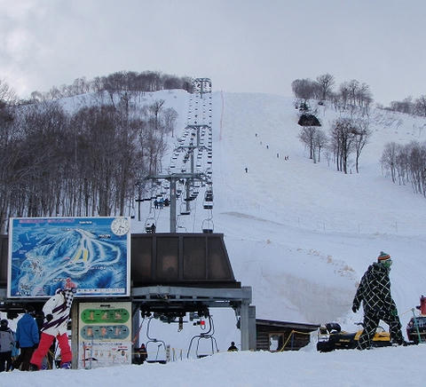 奥只見丸山スキー場 リフト乗り場から見たカモシカEコース