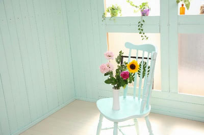 花 椅子 いす イス 生花 生け花 インテリア 朝 ひまわり 向日葵 バラ 薔薇 カーネーション 背景  壁紙