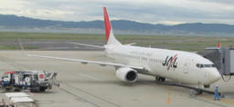 jal737.jpg