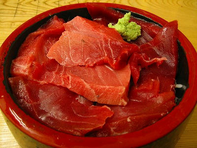 青森　アウガ新鮮市場で朝ご飯