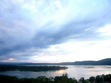夕暮れ時の網走湖