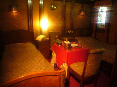 氷川丸の船内です