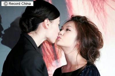 美少女2人がキス！台湾映画「刺青」のレズ・カップル