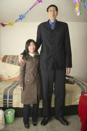 世界で最も背の高い男性、結婚！