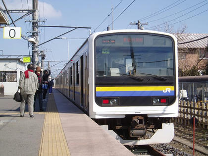 成東駅0番線に止まる209系