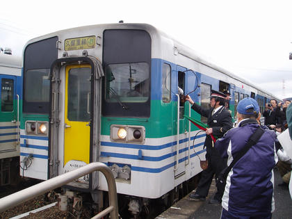 横田駅におけるタブレット交換