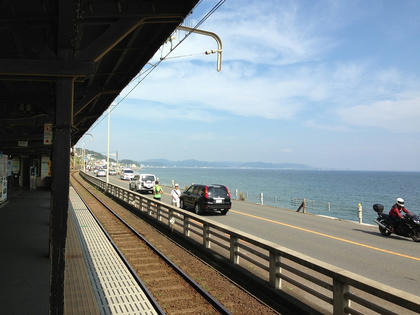 鎌倉高校前駅から望む相模湾と三浦半島