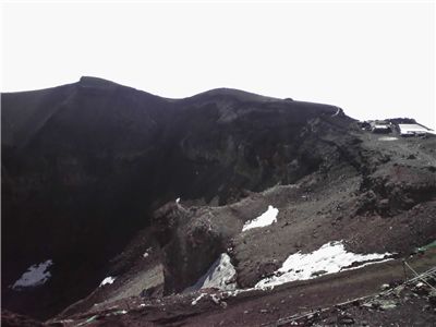 剣ヶ峰から見た富士山の火口