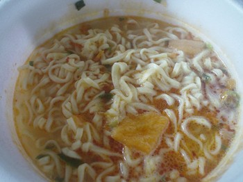 TOPVALU 大盛りラーメン　豚キムチ