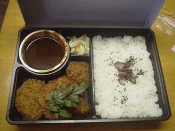 だるまのみそかつ弁当 中身