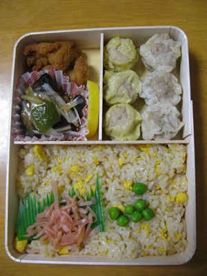 焼売炒飯弁当　中身