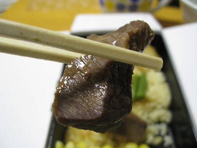 神戸のステーキ弁当 牛肉アップ