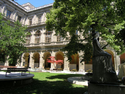 大学中庭