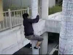 飛んで跳ねてクルクル回る、どうみても忍者【動画】