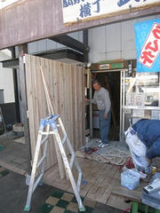 駄菓子屋　改装中