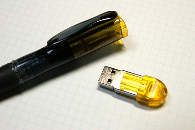 USBメモリつき３色ボールペン２