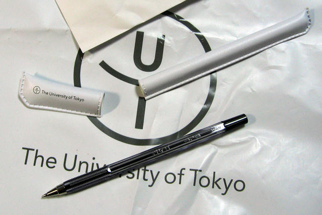 東京大学ロゴ入りペンカバー4
