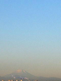 11月21日朝6時50分ごろの富士山02