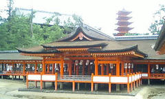厳島神社の中より