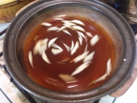 だし汁ニンニクスライス
