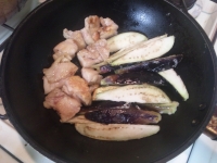 お酢のナスと鶏肉料理