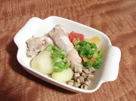 骨つき鶏とじゃがいもの煮込み