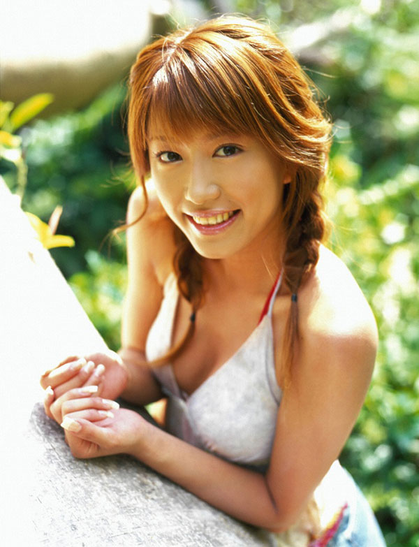 里田まい グラビア