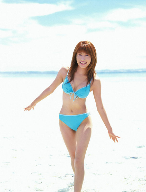 里田まい グラビア