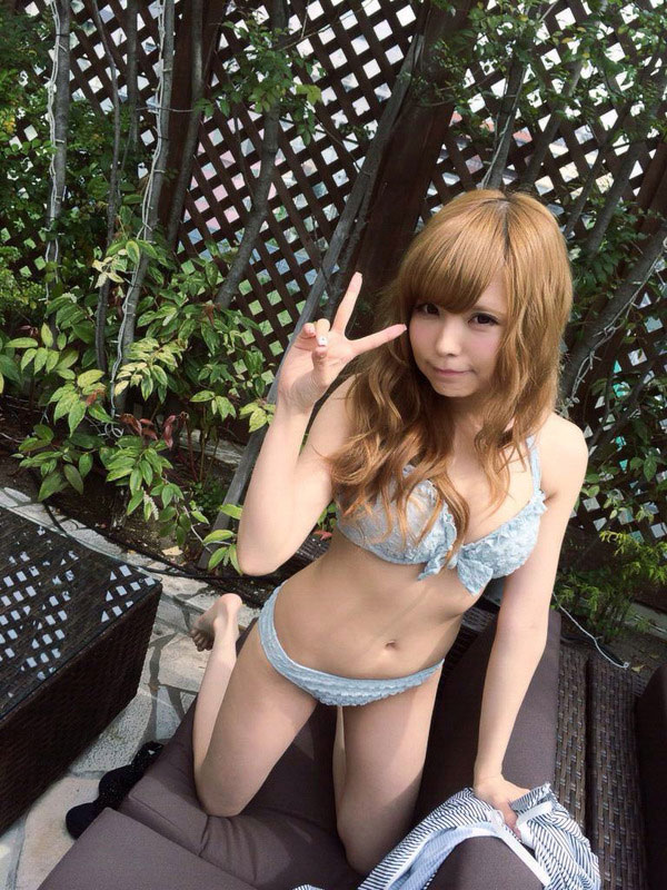 益若つばさ グラビア